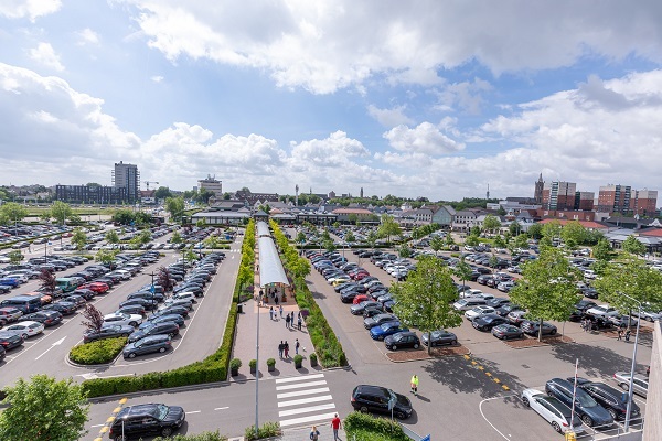 Parkplätze im Designer Outlet Roermond