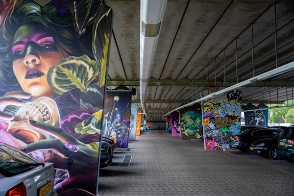 De pilaren van de Boshoverbrug, beter bekend als het Zuilen Kabinet